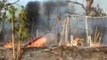 सीतामढ़ी: फूस के दो घरों में अचानक लगी भीषण आग, देखें कैसे उठ रही है आग की लपट