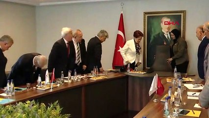Akşener, partisinin belediye başkanlarıyla görüştü
