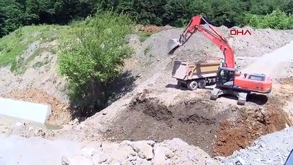Le tronçon de la route Bartın-Karabük, qui s'est effondré lors de la catastrophe des inondations, a été rouvert à la circulation