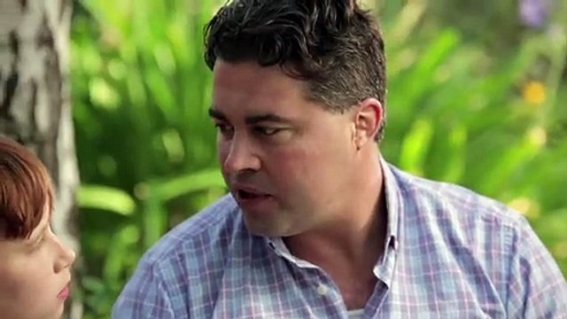Parrain Mais Pas Trop Bande-annonce (EN)