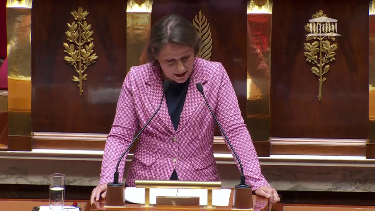 Motion de censure: Valérie Rabault, députée PS, accuse Élisabeth Borne de "jeter le discrédit sur l'Assemblée nationale"