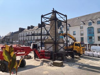 Ploërmel : opération spectaculaire pour déplacer le monument aux morts