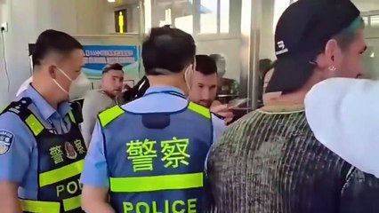 Le choc de Messi s'est reflété sur son visage ! Encerclé par la police, la police ne lui a pas permis d'entrer dans le pays.
