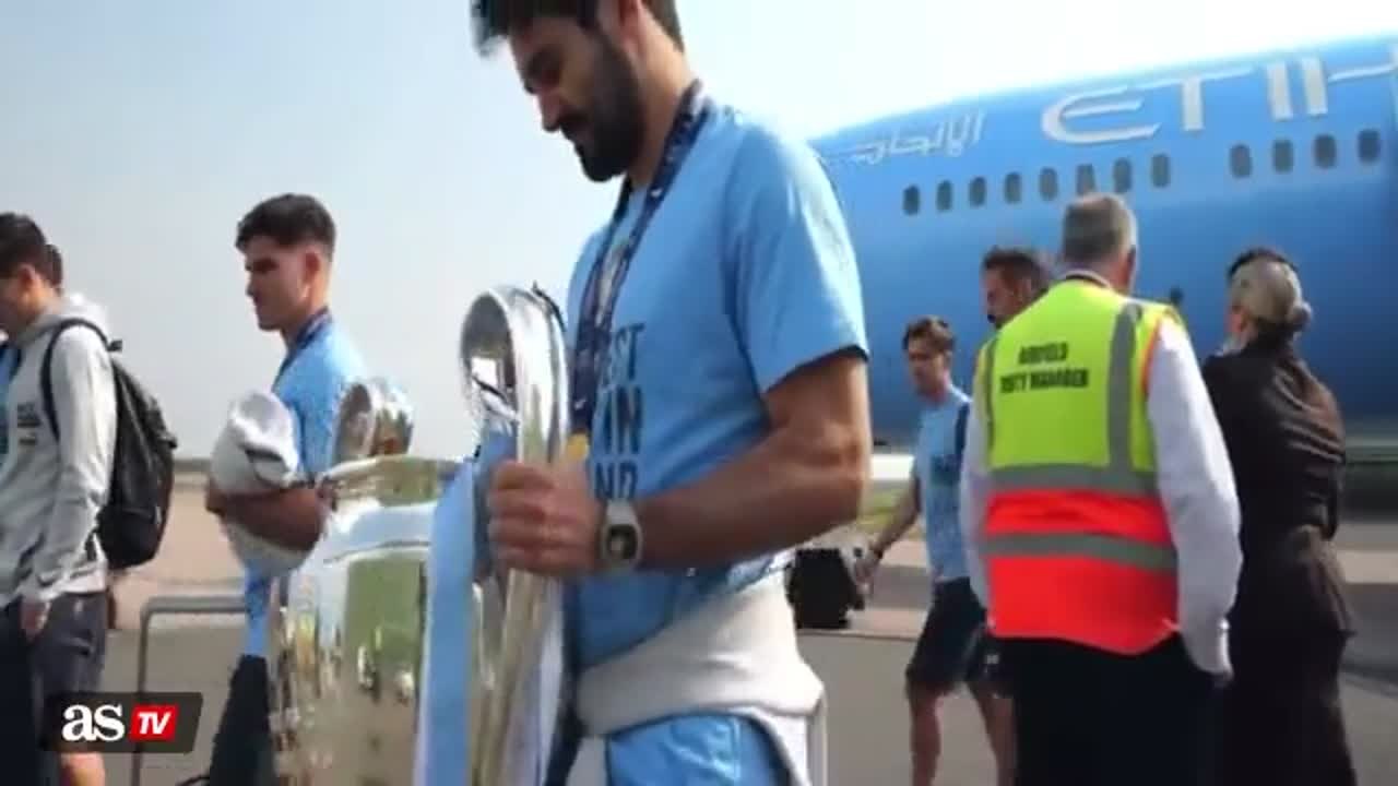 All England’s talking about... the state of Grealish getting off the Man City plane