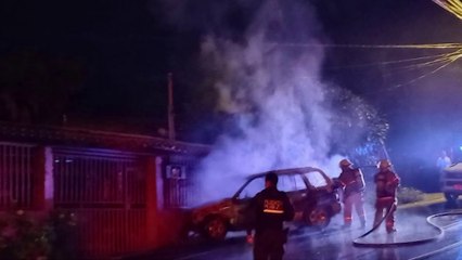 tn7-carro-choca-grecia-120623