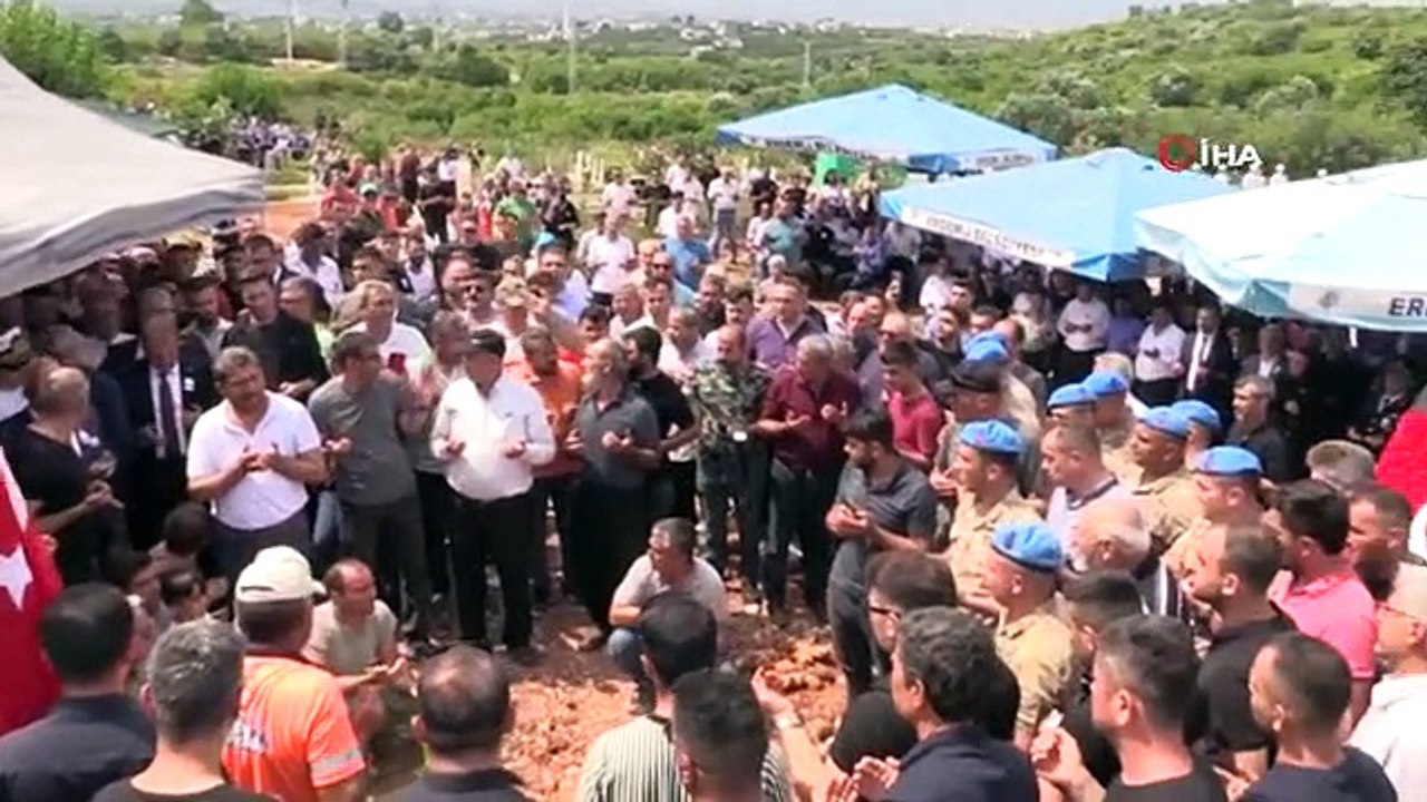 CHP'li Milletvekili Çakır şehidin defini sırasında ortalığı gerince tepki çekti