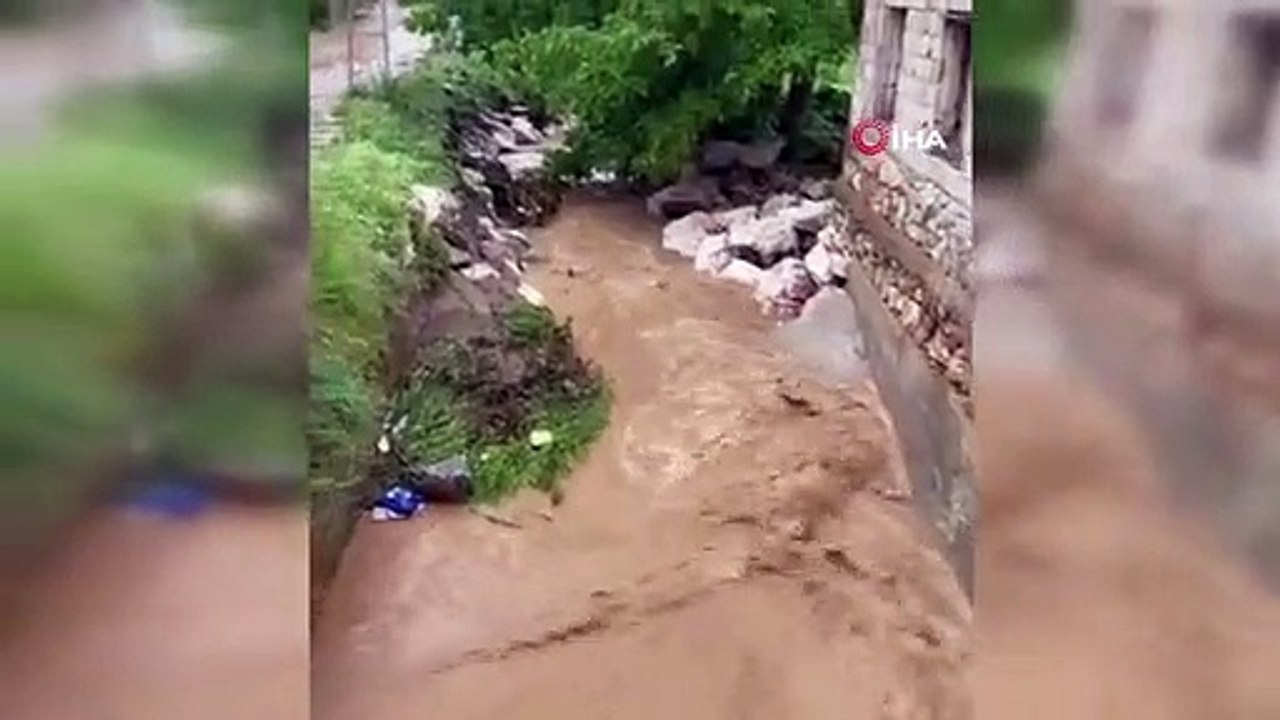 De fortes pluies ont provoqué des inondations à Kayseri L'autoroute a été fermée, les zones cultivées ont été endommagées