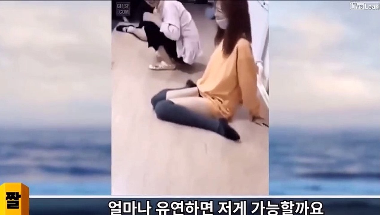 Elle a les genoux vraiment très flexibles