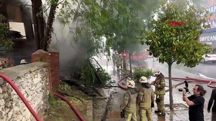 Incendie d'un bâtiment en bois abandonné à Üsküdar