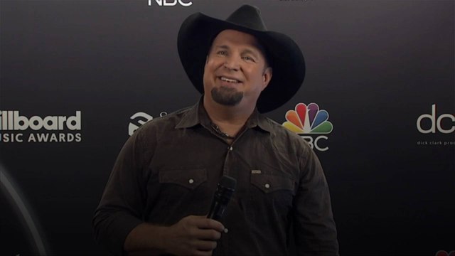 Garth Brooks Will Sell Bud Light at His New Bar Amid Mulvaney Backlash