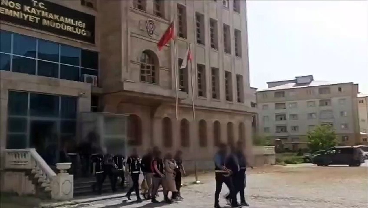 Le maire de Patnos Emrah Kılıç et le maire adjoint Müşerref Geçer ont été arrêtés.