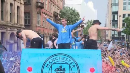 Kevin de Bruyne's hilarious parade celebrations