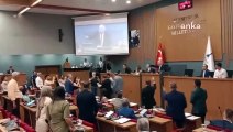 İzmir Büyükşehir Belediyesi Meclisi'nde arbede