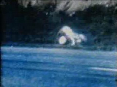 Accident moto saut de voiture