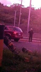 Captan a hombre asaltando frente a conocido centro comercial