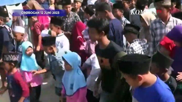 Seru! Ratusan Warga Berebut Uang Koin Tradisi Siwer Desa di Grobogan