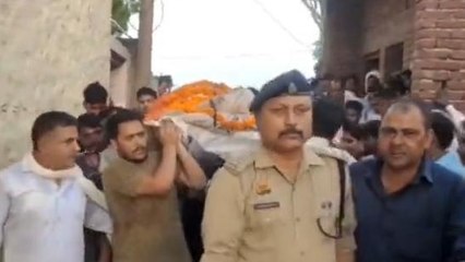 हापुड़: लेह लद्दाख में तैनात सब इंस्पेक्टर का हुआ निधन, सैनिक सम्मान के साथ हुआ अंतिम संस्कार