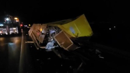 중부내륙도로서 승용차·트레일러 추돌...1명 부상 / YTN