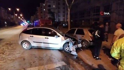 Kontrolden çıkan araç park halindeki otomobillere çarptı