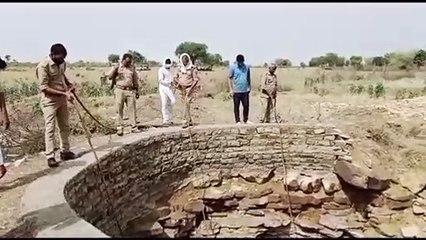 Download Video: Chitrakoot News Video: कुएं के अंदर मिला अज्ञात व्यक्ति के शव, क्षेत्र में मचा हड़कंप