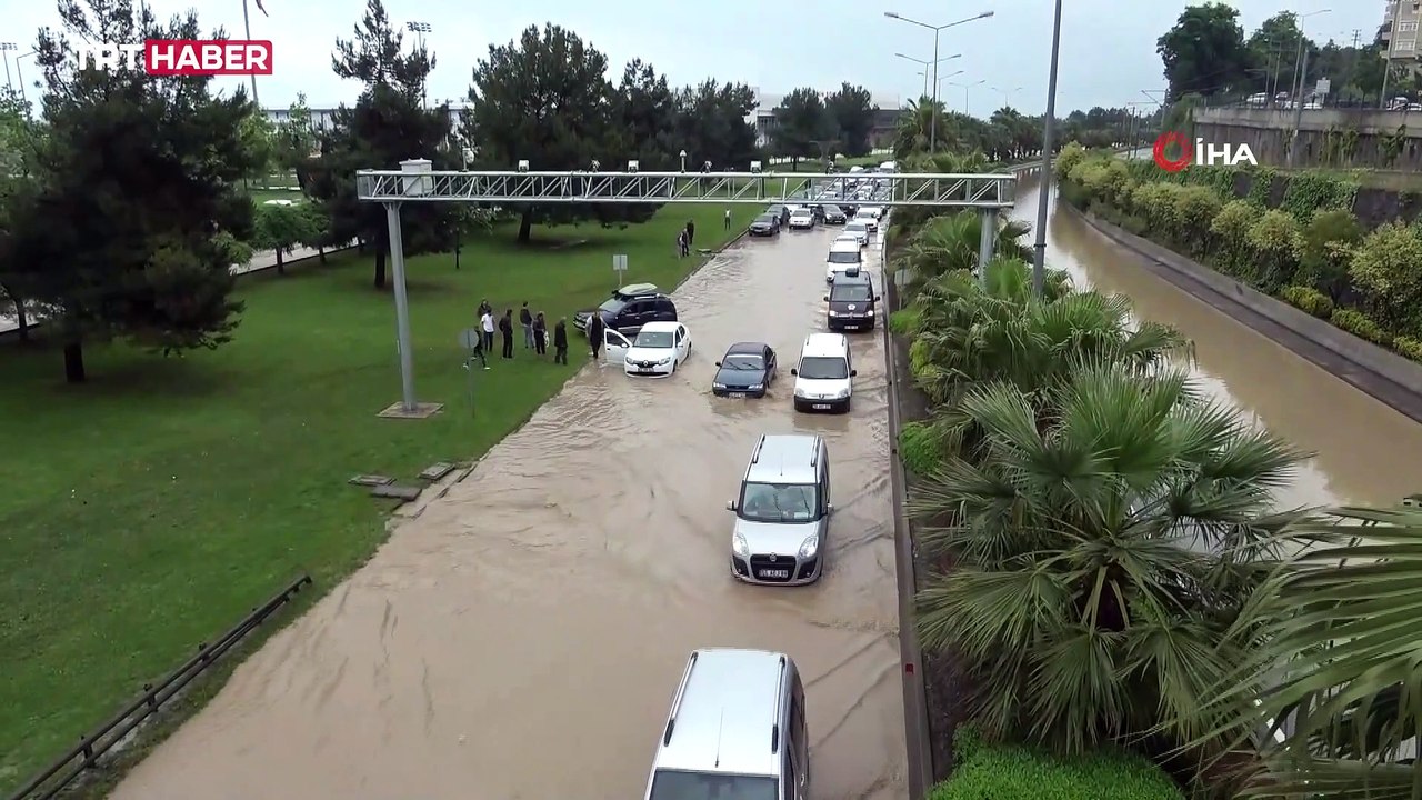 Samsun'u sel vurdu: Dereler taştı, yolları su bastı, okullar tatil edildi