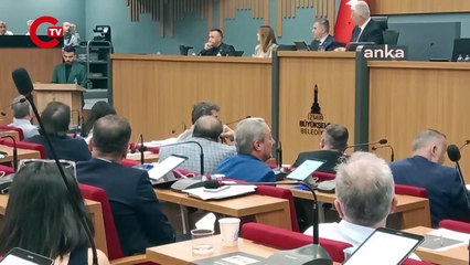Belediye meclisi karıştı_ AKP’li ve CHP’li üyeler arasında arbede! O üye yere düştü