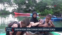 Jembatan Rusak, Siswa Gunakan Gabus Seberangi Sungai