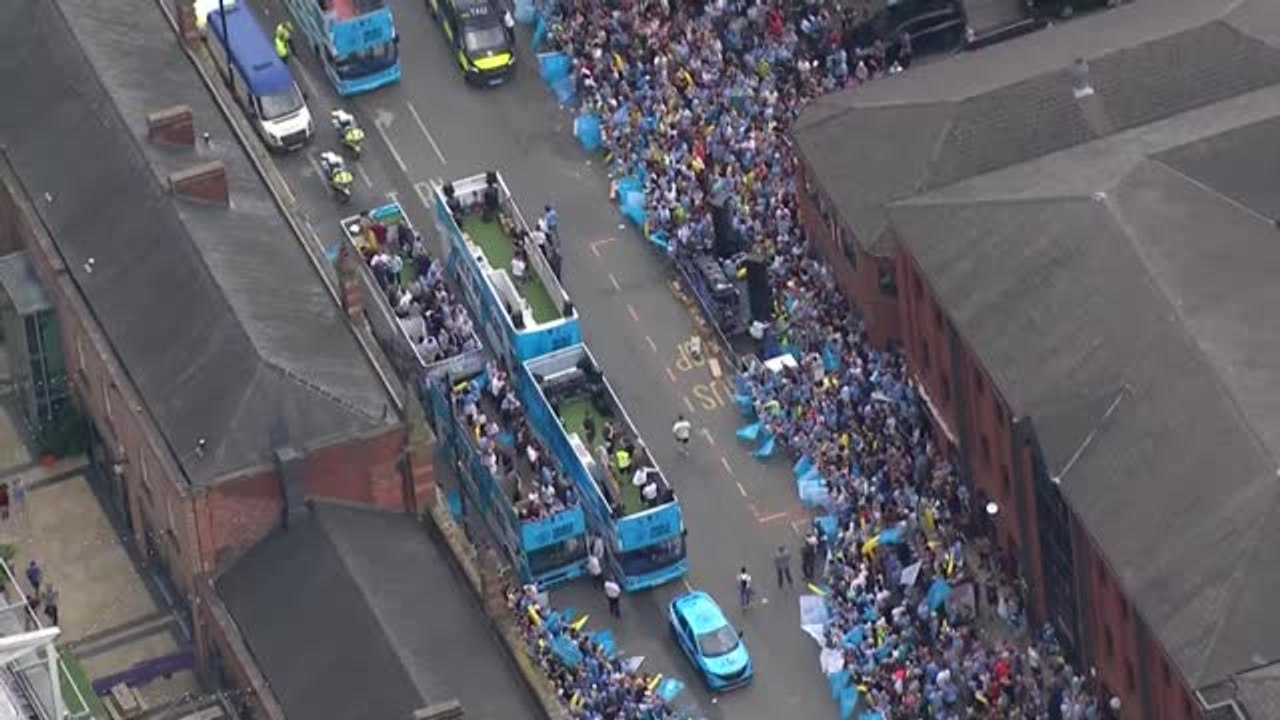 Triple Champions - Manchester Citys Triple-Parade
