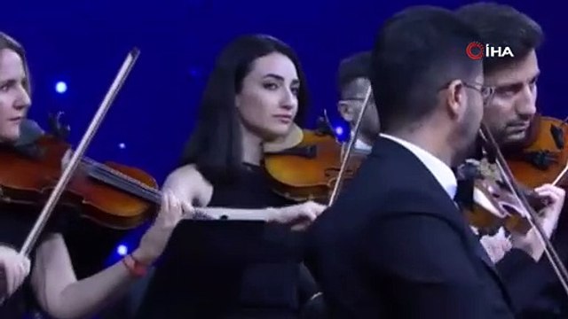 Azerin, ''Çırpınırdın Karadeniz'' dedi Erdoğan ve Aliyev ayakta alkışladı