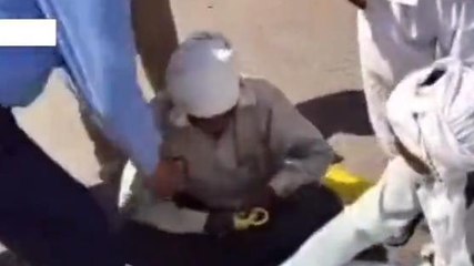 खीरी: बीच सड़क पर रस्सी लेकर आत्महत्या करने के लिए बैठा किसान,जानिए पूरा मामला