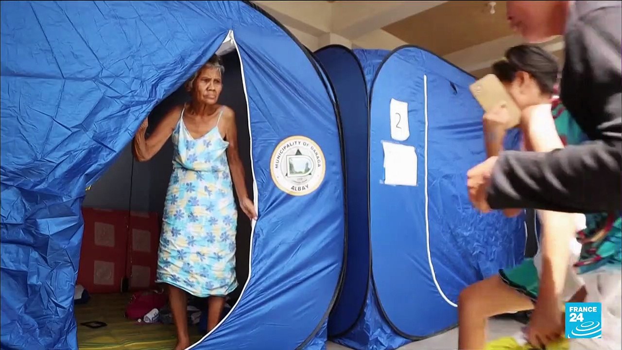 Philippines: Tens of thousands evacuated or in standby to flee after Mayon volcano eruption
