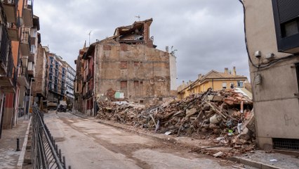 Un edificio de Teruel se derrumba minutos después de ser desalojado
