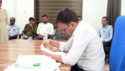साप्ताहिक जनदर्शन में जिले के विभिन्न क्षेत्र से आए लोगों की समस्याओं को सुना