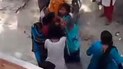 जौनपुर: दो समुदाय के लोगों में जमकर मारपीट, वीडियो वायरल