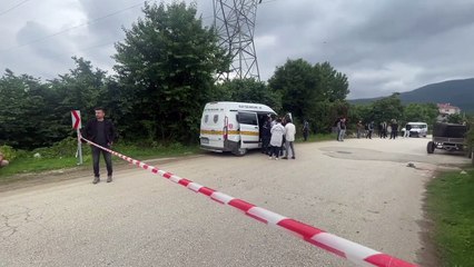 Baba, bıçakla ailesine zarar vermeye çalışan oğlunu silahla öldürdü