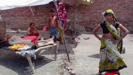 बहराइच: अज्ञात कारणों के चलते मकान में लगी आग, गृहस्थी का सामान जलकर राख