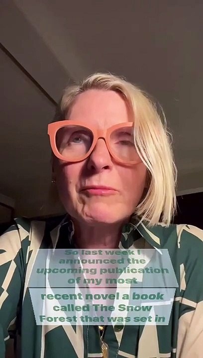 La romancière américaine Elizabeth Gilbert, autrice du best-seller "Mange, prie, aime", annule la sortie de son nouvel ouvrage, dont l'intrigue prenait place en Russie: "Ce n'est pas le moment !" - Regardez