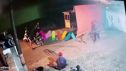 REKAMAN Tukang Nasi Goreng Dibegal 2 Pria Bersenjata Tajam