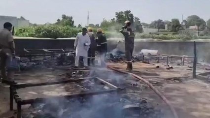 झुग्गियों की बस्ती में लगी आग का कहर, जिंदा जला मासूम