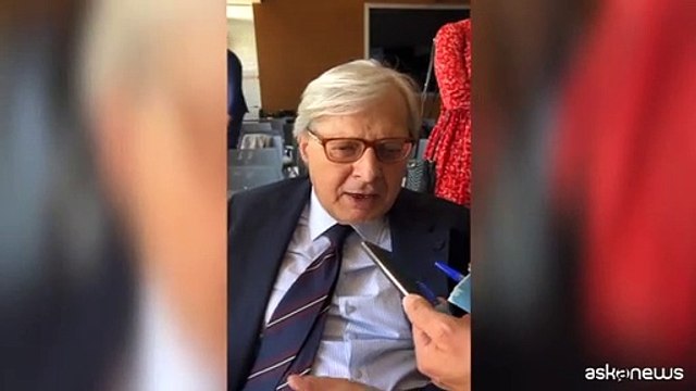 Sgarbi racconta delle 24mila opere d'arte raccolte da Berlusconi