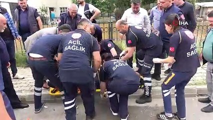 İş makinesi dereye yuvarlandı: 3 yaralı