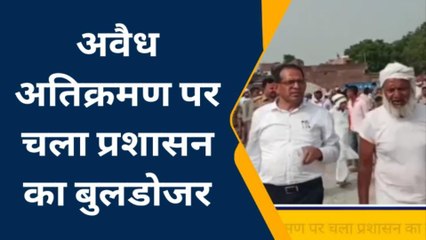 बस्ती: अवैध अतिक्रमण का गरजा बुलडोजर, भारी पुलिस बल रही मौजूद