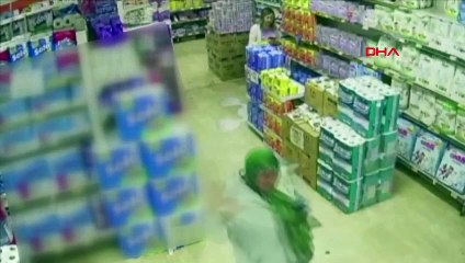 Emekli resim öğretmeni markette bale yaparken görüntülendi