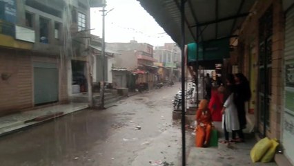 Bipperjoy Storm: ऑरेंज अलर्ट का असर, बॉर्डर पर चली तेज हवाएं, बरसे मेघ