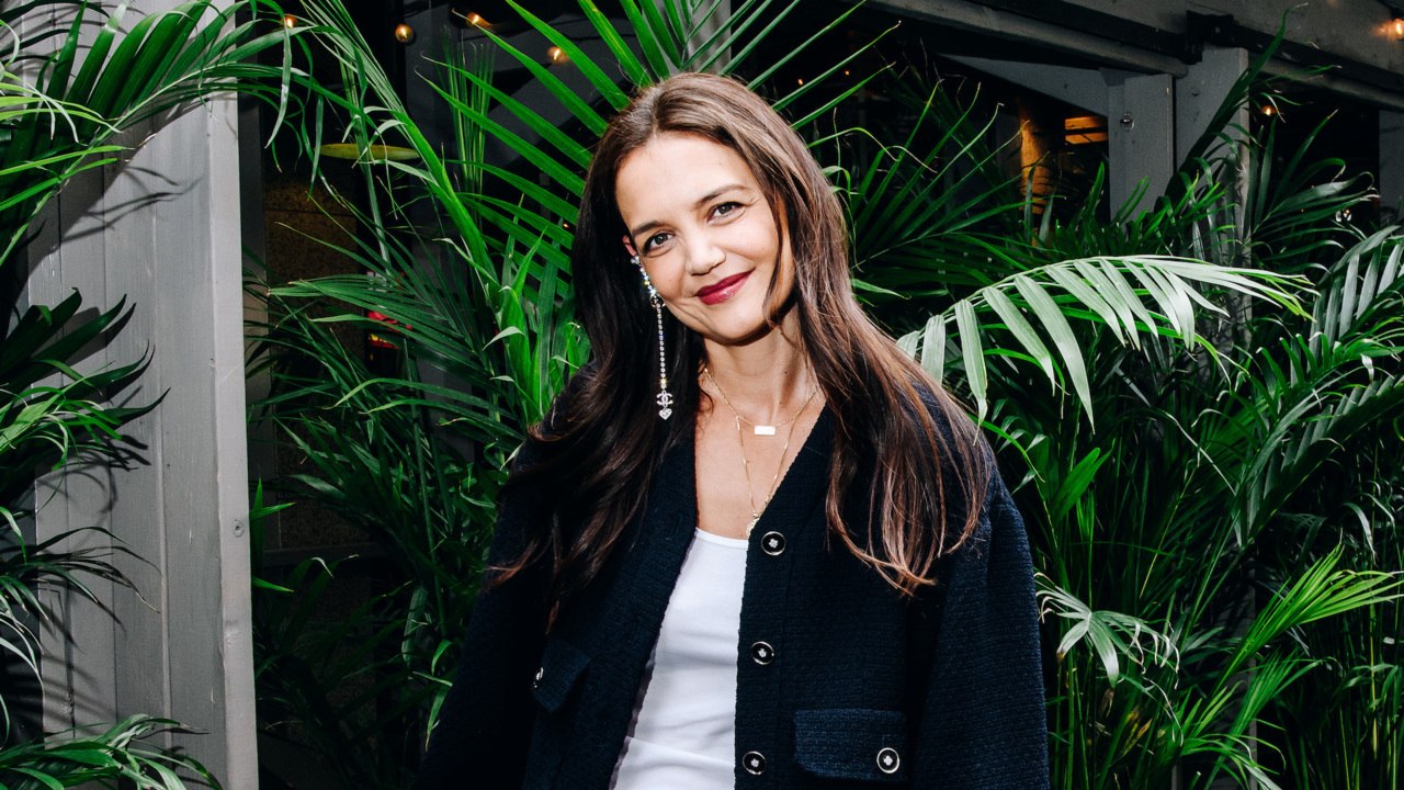 Katie Holmes Just Mastered the Baggy Denim Trend in  1 900 Chanel Jeans