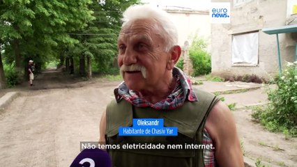 Video herunterladen: Mísseis russos continuam a matar civis ucranianos enquanto prossegue contraofensiva