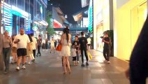 4K HDR 街拍成都太古里，长腿姐妹花在等什么？｜ChengDu, nightlife, Exploring China, 4K China street #街拍#成都街拍#China