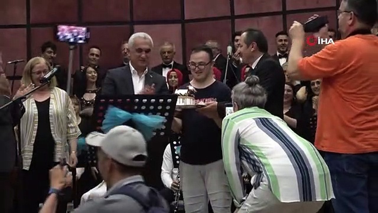 Özel bireylerden Vali Çakır'a doğum günü sürprizi