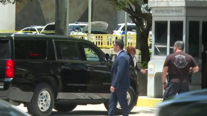 شاهد.. لحظة وصول موكب #ترمب للمثول أمام المحكمة في #ميامي #العربية