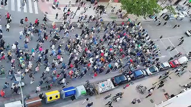 Impresionante respuesta de la ciudadanía a la manifestación que ya recorre las calles de Burgos